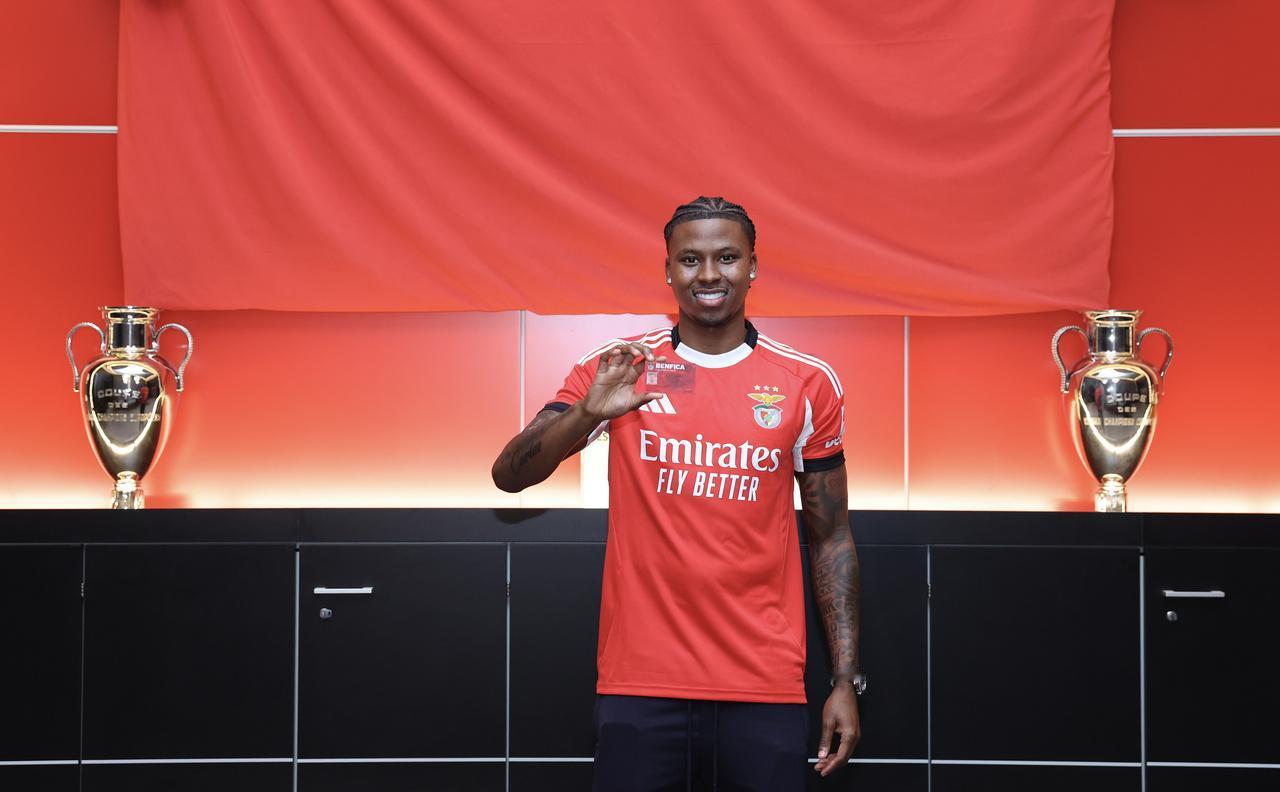 【穆帅笔记】本赛季15场5球3助的边后卫，透露穆里尼奥的电话内容：“内容很短，但