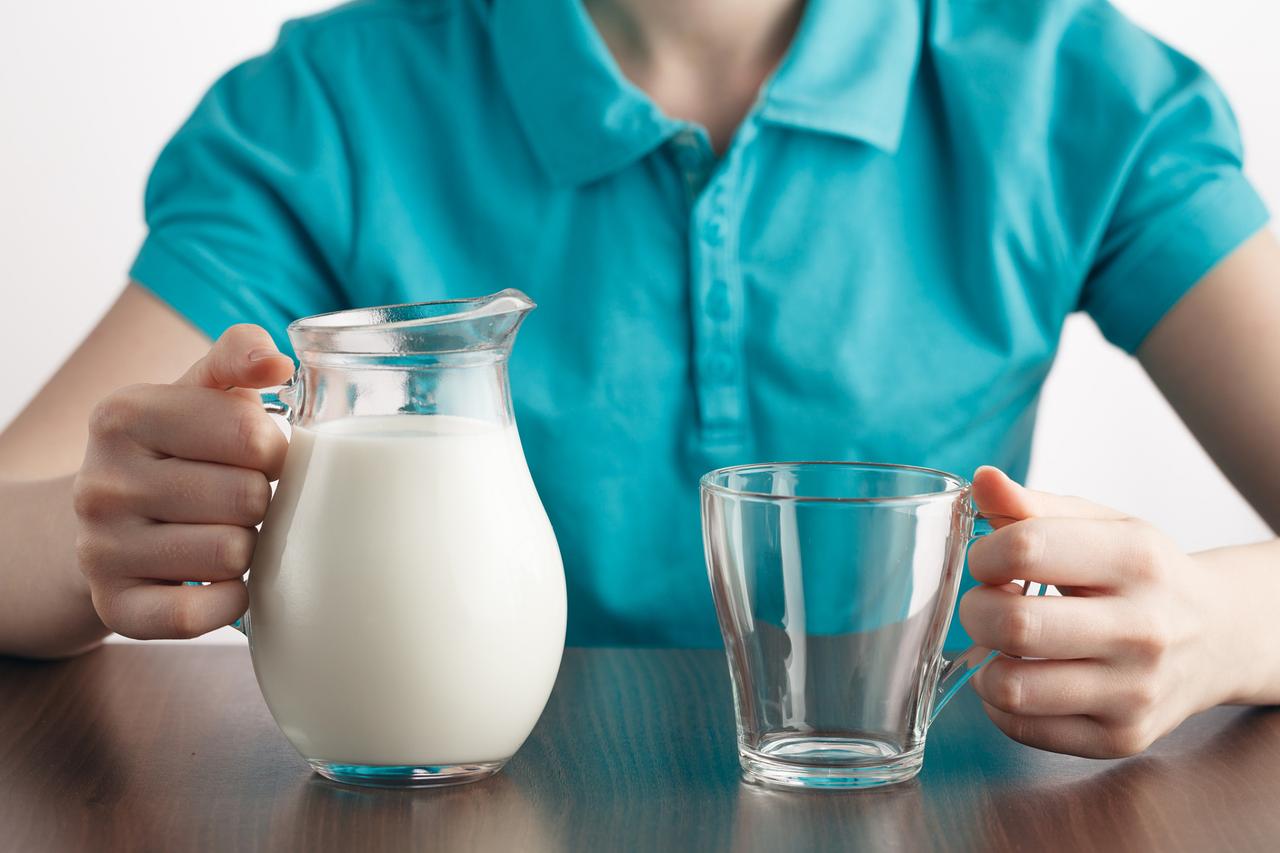 不是所有人都能喝牛奶？中医指出：这三类人喝了反伤身每天一杯牛奶成了不少人的养生