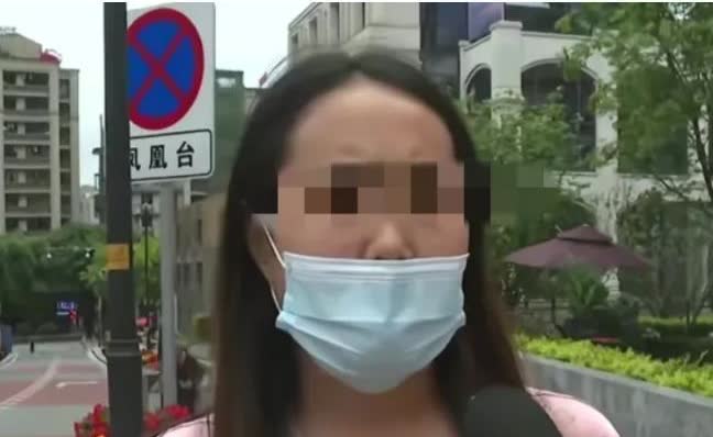 “太丢人了！”2025年重庆，女子一家人去重庆旅游，在一家面馆吃完饭后，女子不小