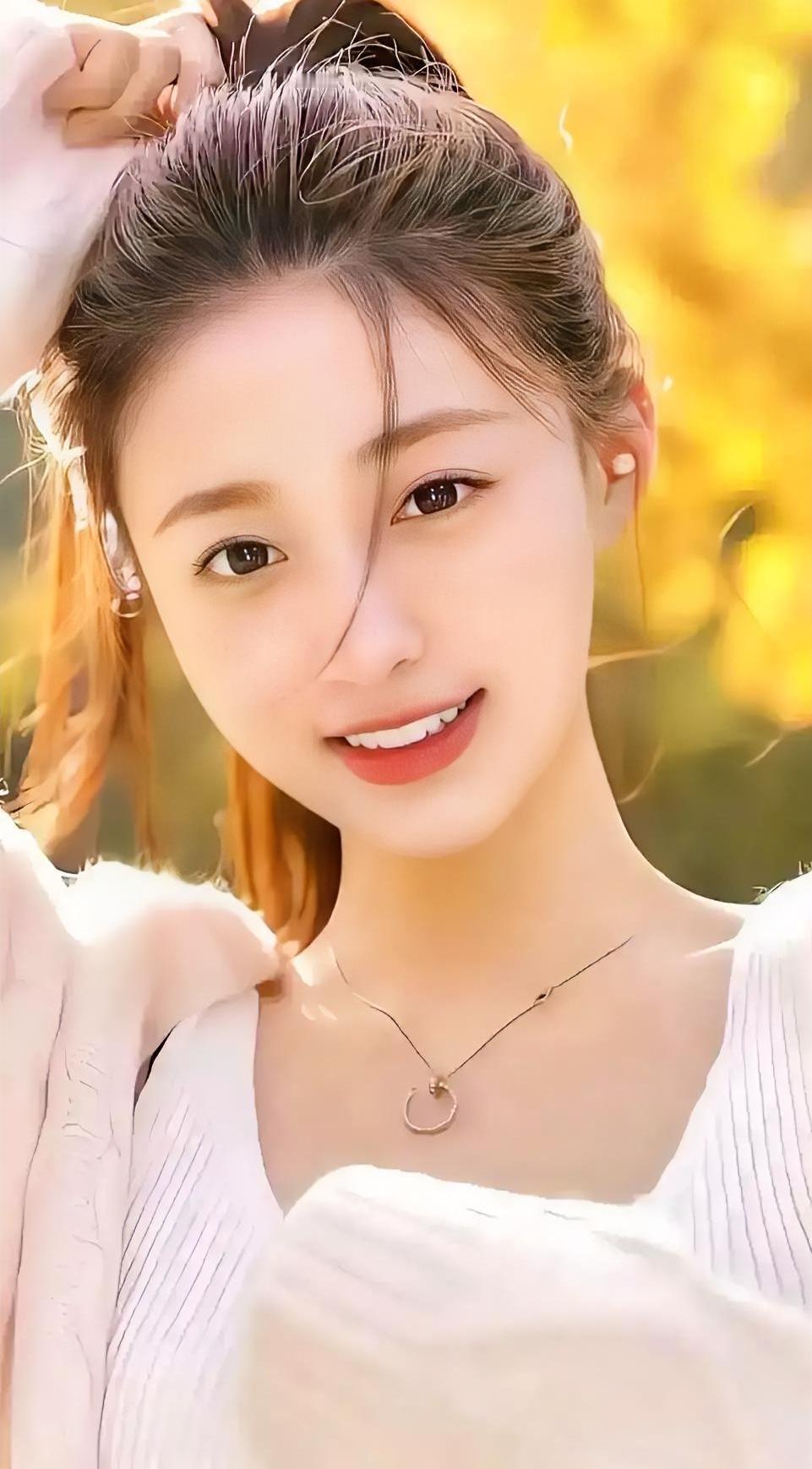 男人是女人最好的护肤品。这话真不矫情。你说面膜重要吗？当然重要。但再贵的面膜，也