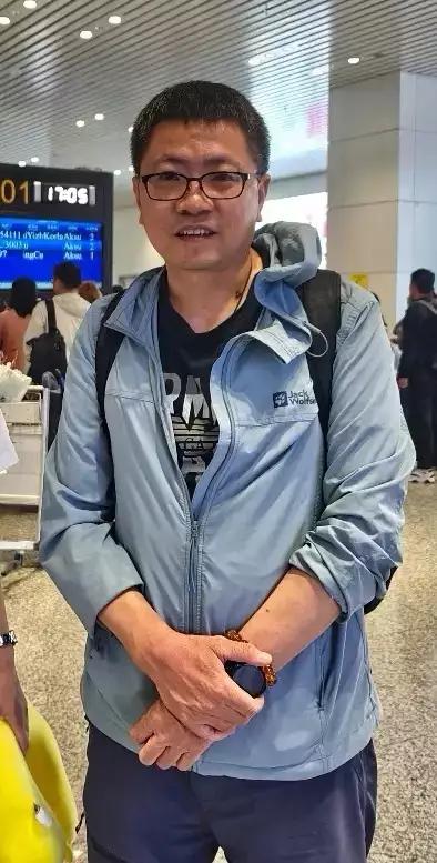 同仁医院医生以针刺穴，万米高空救乘客一命！2026年8月1日，在国航CA12