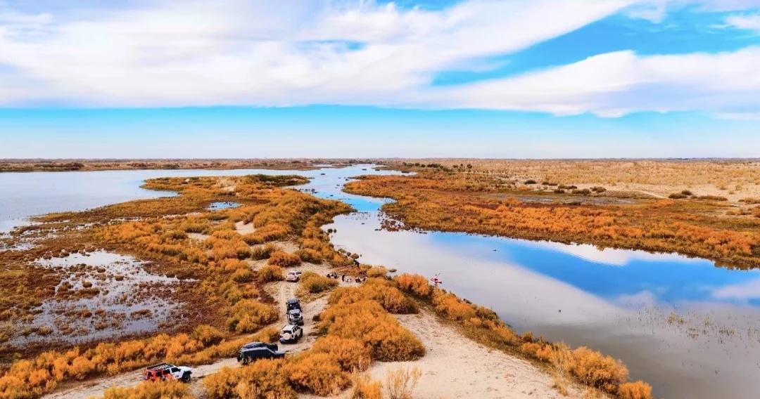 10月18号！东道海子沙漠湖泊秋景日落浆板乌鲁木齐秋日秘境｜在沙漠湖泊上划