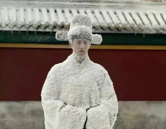 《兰香如故》大结局：袁绍辉战死，韩梁冻死，杜麻雀被烧死，林锦岐临死前用红绳捆住兰香，三弟媳妇磕掉4个