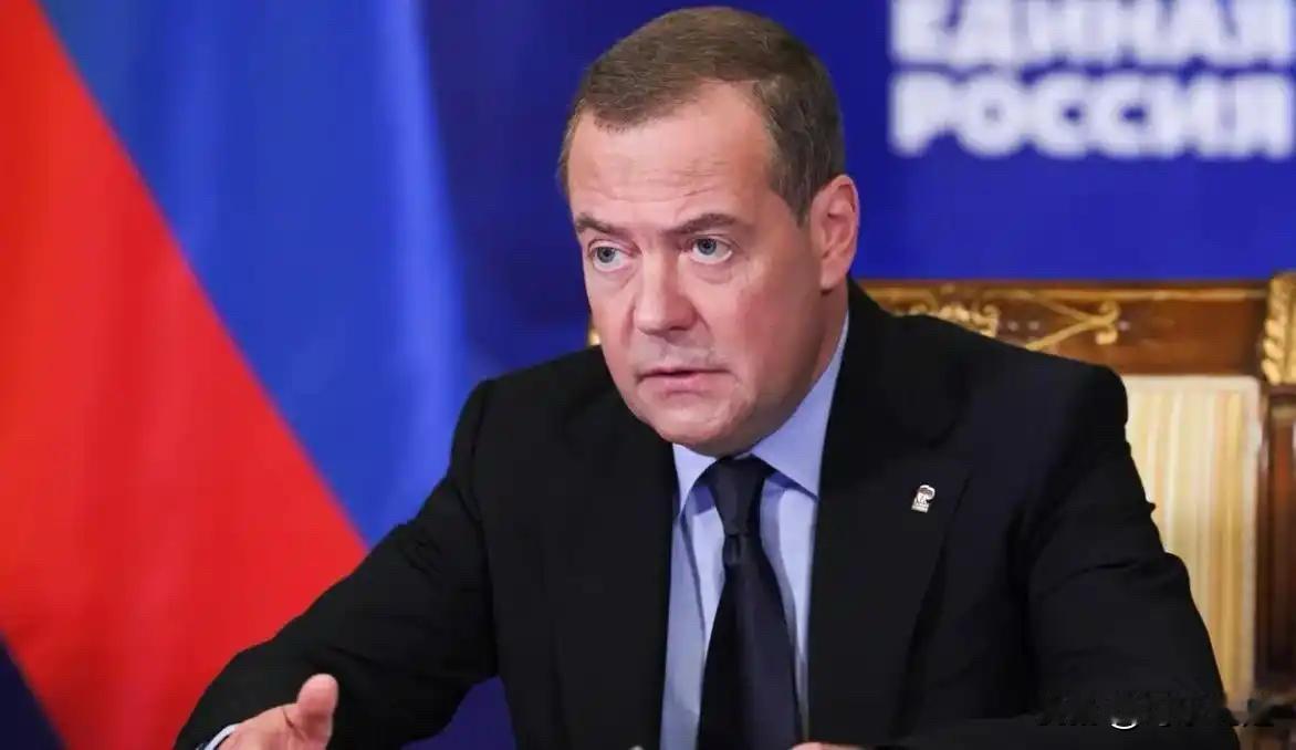 最新消息梅德韦杰夫突然宣布了！10月19日，俄罗斯联邦安全会议副主席梅德