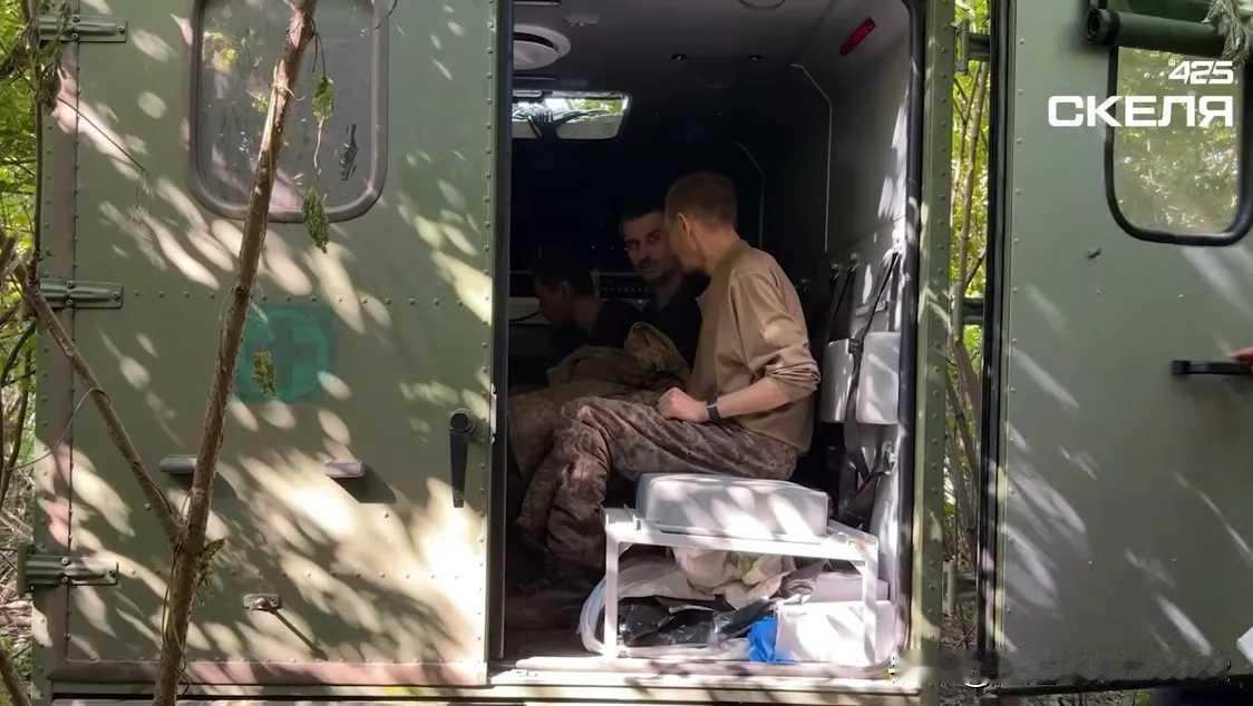 乌克兰武装部队从包围圈中撤离21名士兵，并俘虏数名俄军乌克兰武装部队第4