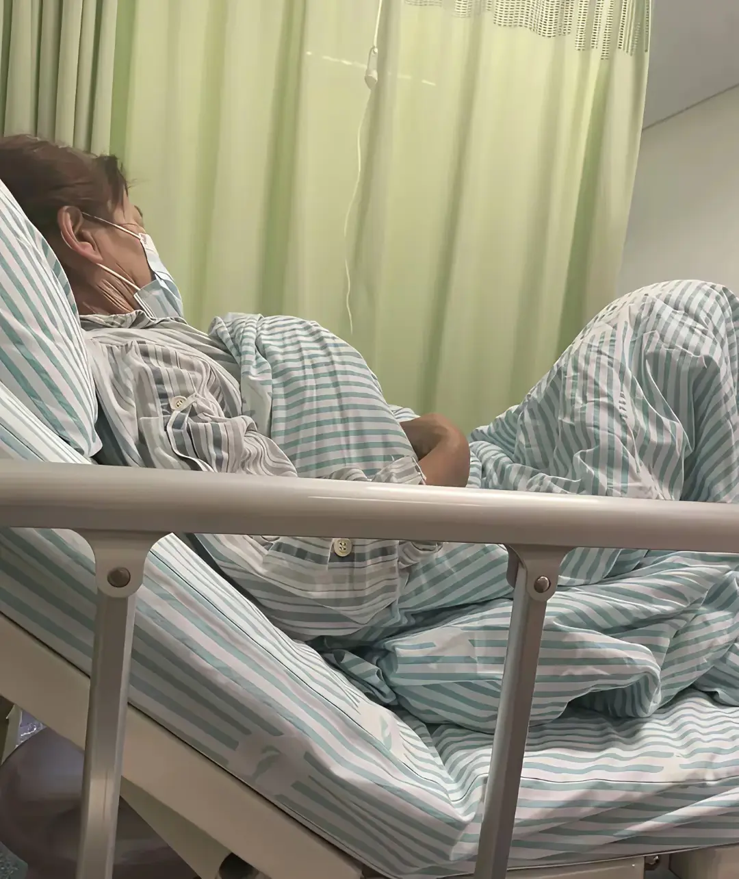 楼下两口子过了大半辈子了，最近闹离婚。并不是感情破裂，原因竟然是:男方的妈妈查