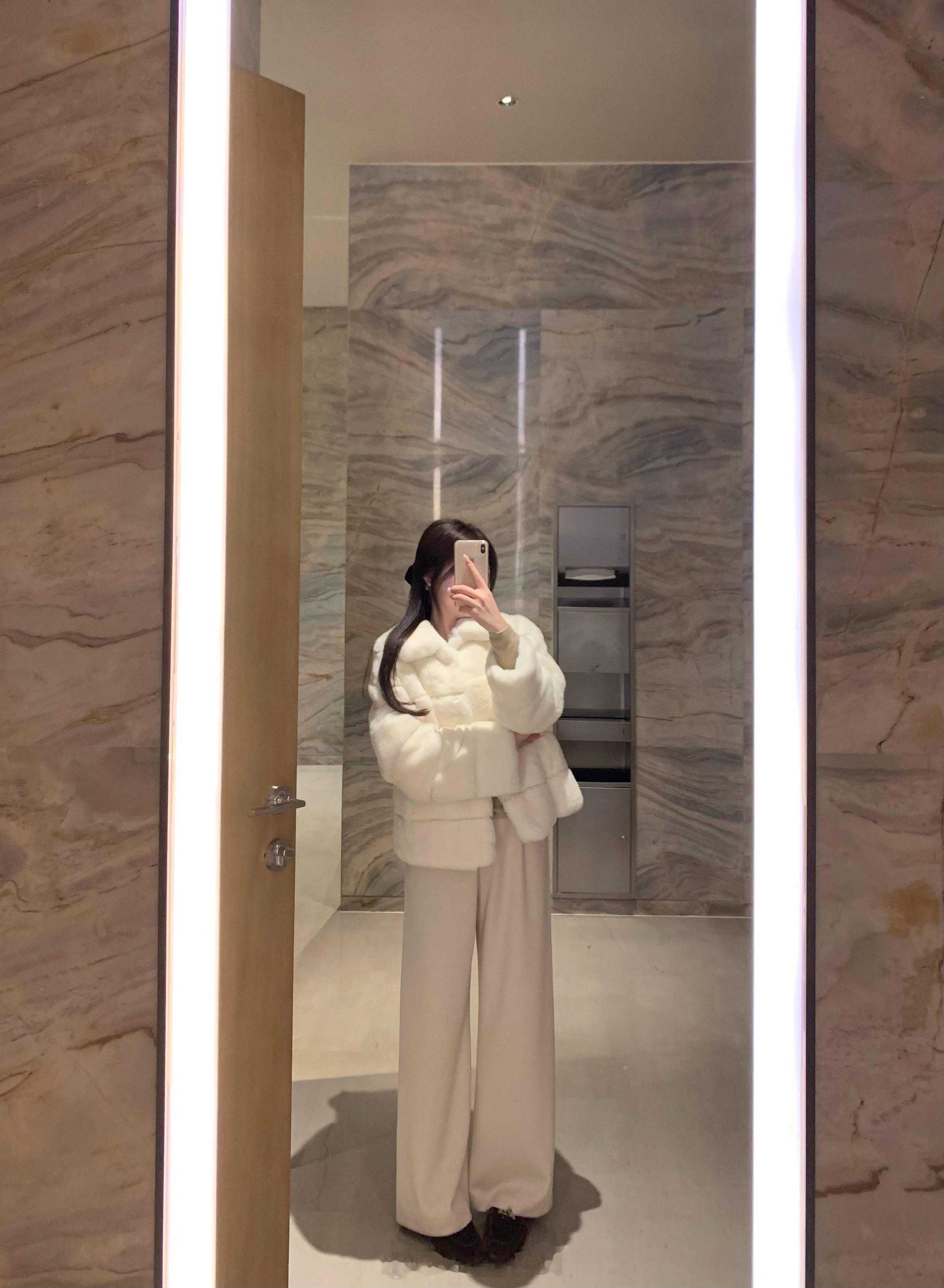 配白色裤子也咔嚓📷😘😘​​​