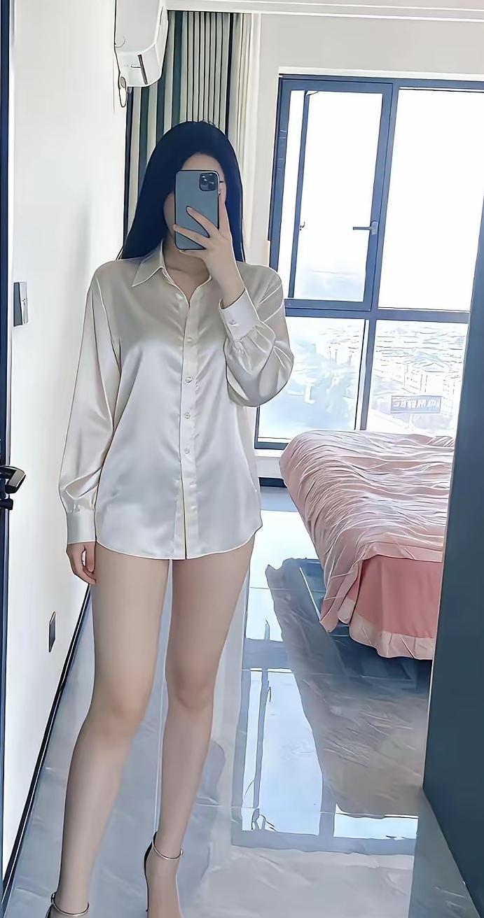 就别猜她的长相了，身材和皮肤保养这么好，长相能差？人们对身材和皮肤的呵护，很多时