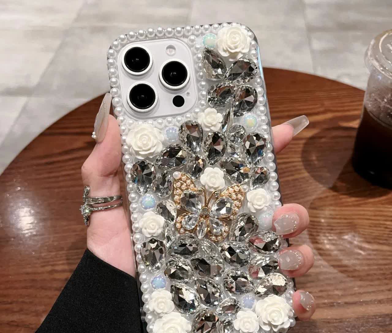 以后不会再给女朋友买iPhone手机，并不是iPhone手机不好，而是她买了一大