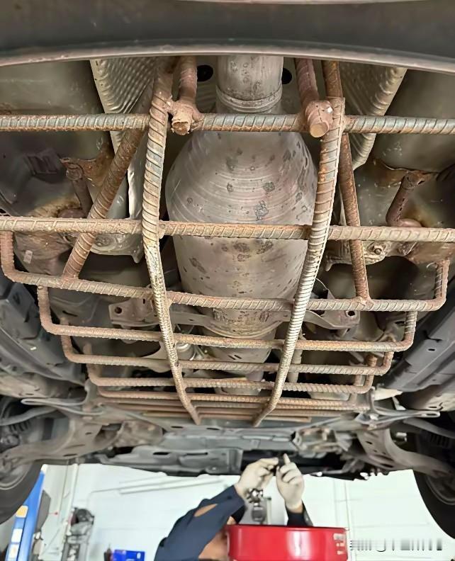 真是天下之大无奇不有！今天把我的老轩逸开去汽车维修店做常规保养，刚好碰到老板