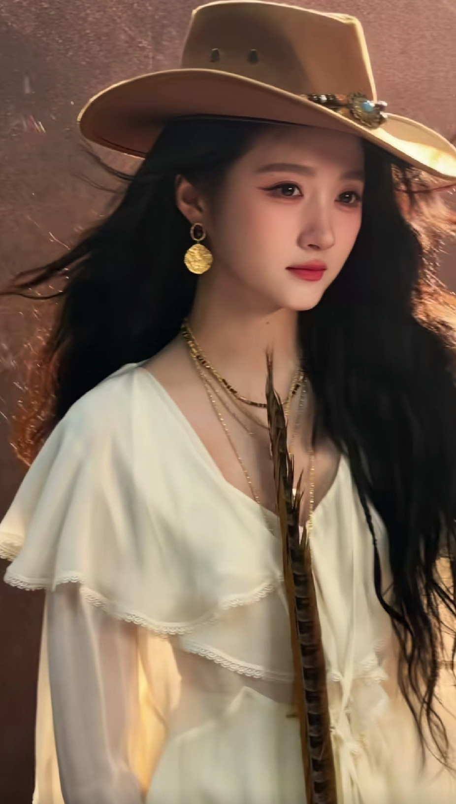 哎呀，女神太迷人了，风格演绎不止一面，这个装造特别适配！