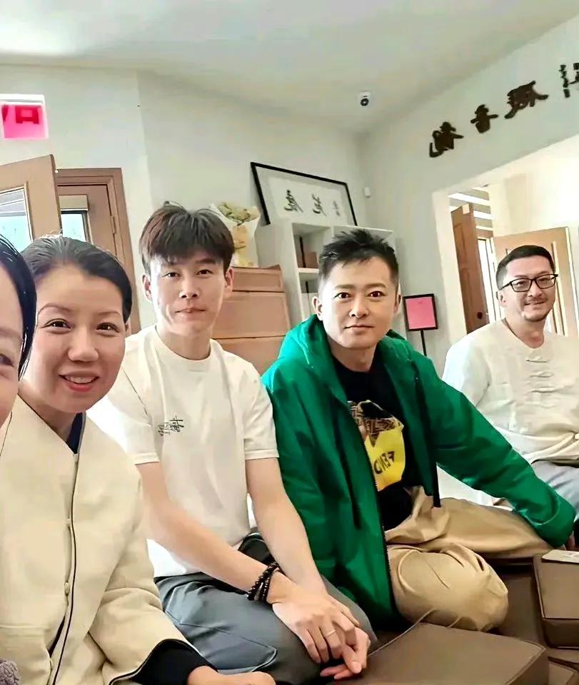 这竟然是任泉，真认不出来了​