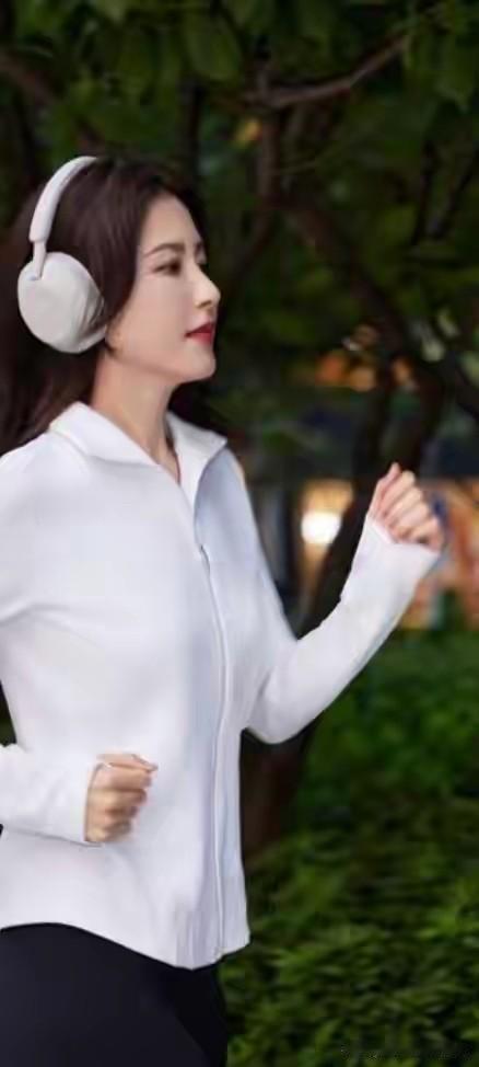 曾黎健身的运动感