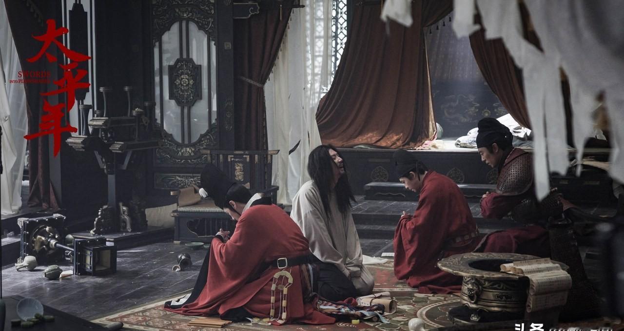 央视新王炸，讲了个怪事：一个君王，最大的功绩不是开疆拓土，而是亲手把13个州、5