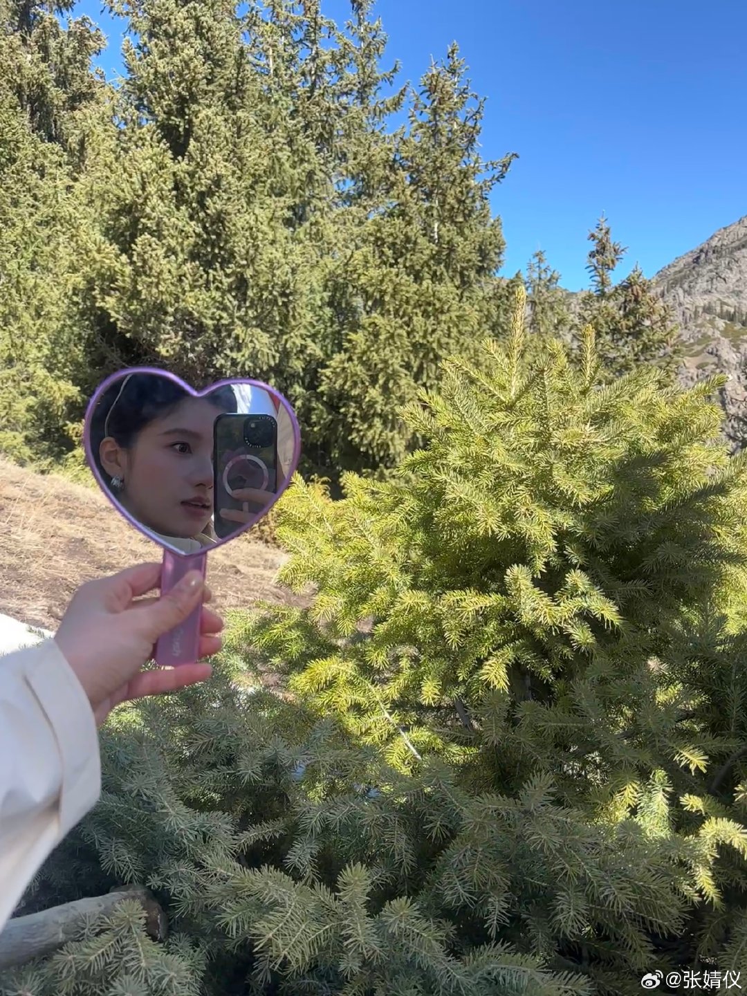 张婧仪爬山去了张婧仪的爬山游玩照哇塞