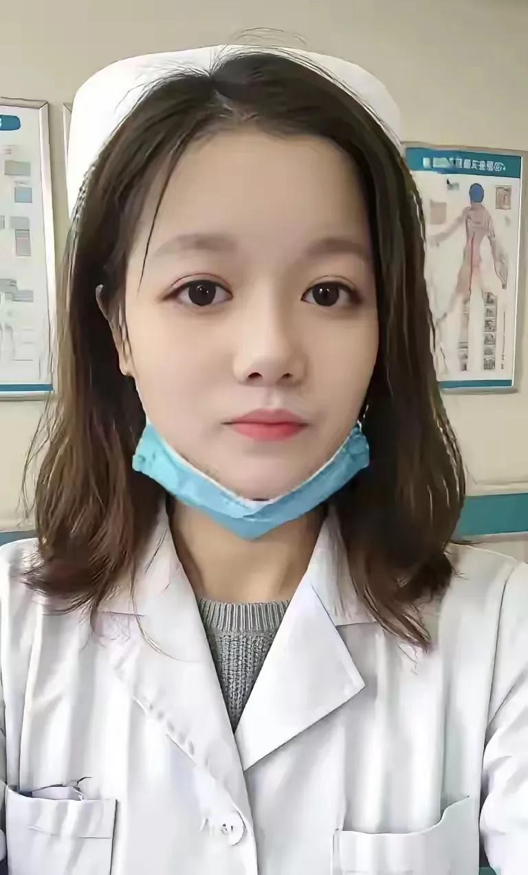 大家都说董小姐整过容，若是真的，她也整得太有辨识度了吧。肖飞也会泡妞，这妞背景强
