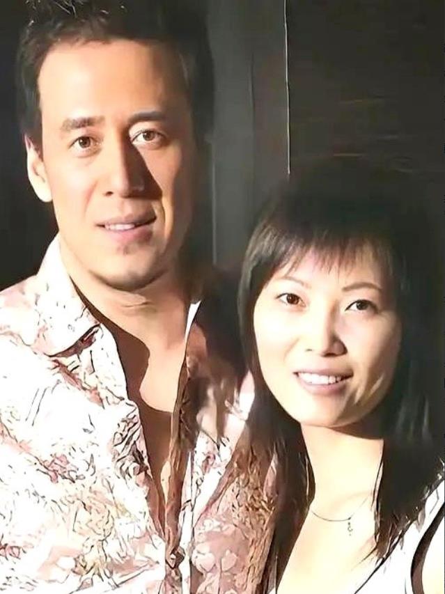 歌星杨坤一直没有结婚，有一次，那英就对着他说：“你看你这也老大不小了，我给你介绍