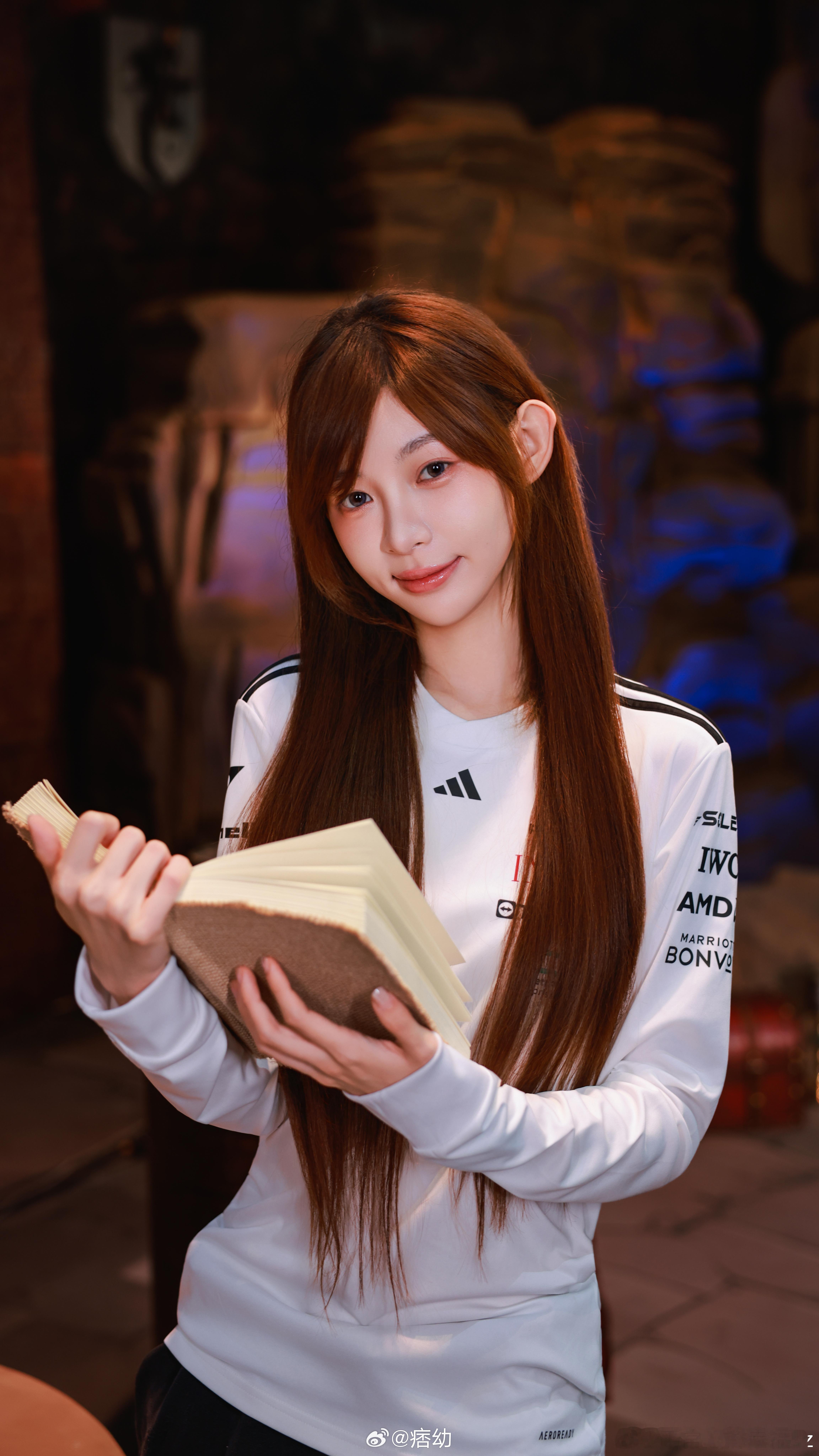 痞幼胖了17斤热点观点﻿痞幼自曝胖了17斤：大腿走路都颤，笑称自己像根香肠“1