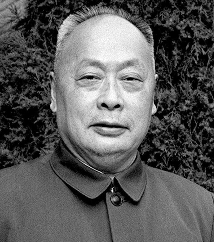 毛主席出席陈毅追悼会时的一举动，让张茜感动泪流满面，她激动地说那怎么敢当啊？1