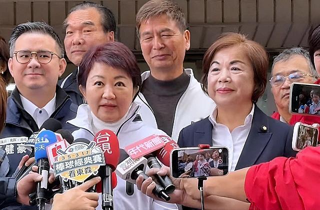 台中市长卢秀燕日前在7周年记者会的简报内容秀出“新局启程”字样，被解读是支持同党