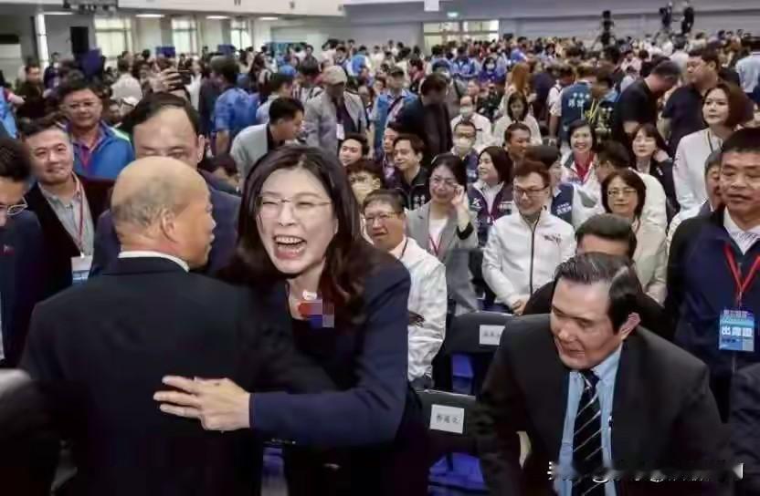 韩国瑜终于现身了，一开口，其他人的猜测都烟消云散了。之前郑丽文当选，韩国瑜没