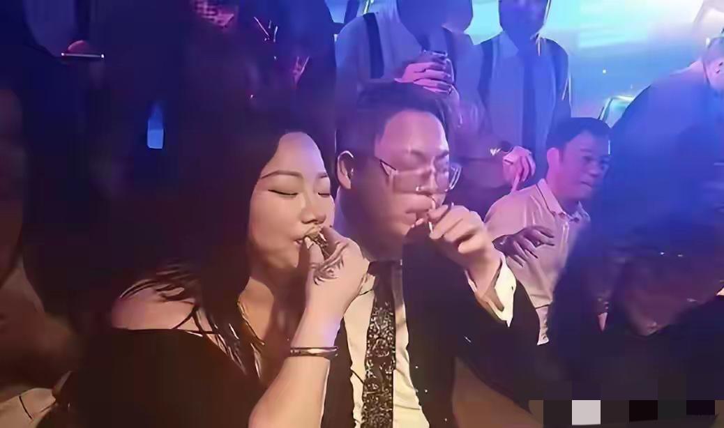 说实话，向佑这个审美确实比不上向佐，挑选老婆这块真的需要向哥哥学习。向佑在陈