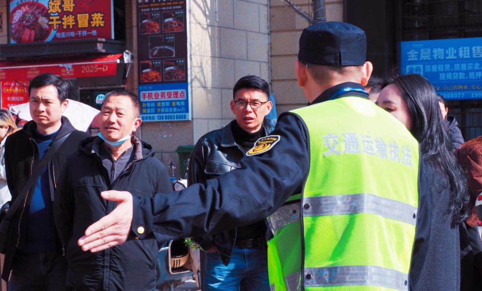 荆州用大数据严查非法网约车，精准执法之外，更要守住公平与温度非法网约车一直是城