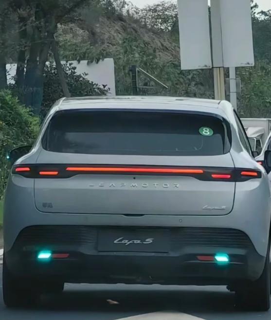 lafa5凭什么比B10贵作为一名B10预备车主，一开始很不理解这车凭什么比B