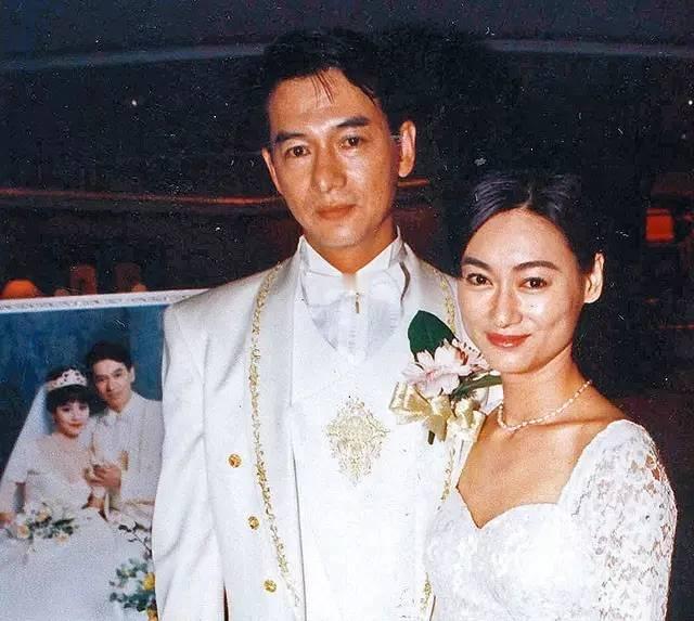 惠英红和她哥哥长得好像哦，不过他们的神态差别太大了，一个沧桑一个明媚，因此他们散