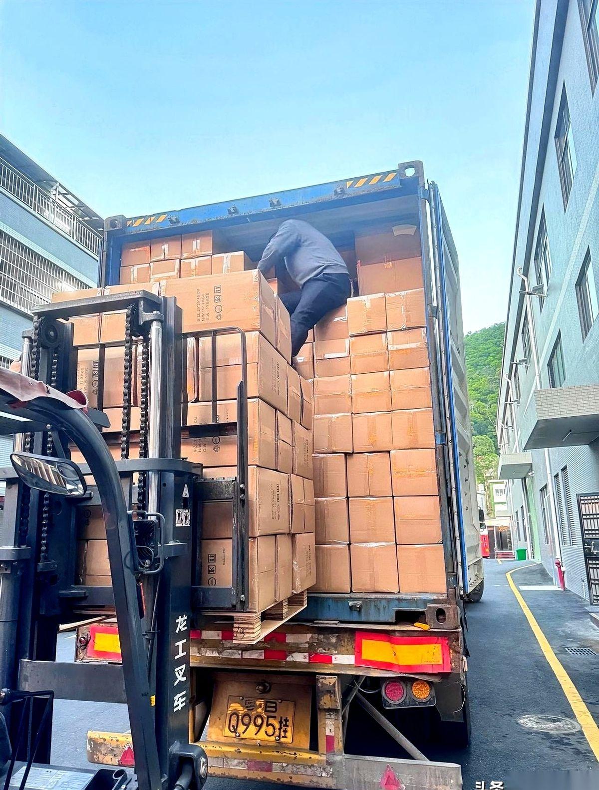 “我不坐班，高薪一分不能少！”话音刚落，老板的脸色就变了，当场就把厂里那个王牌业