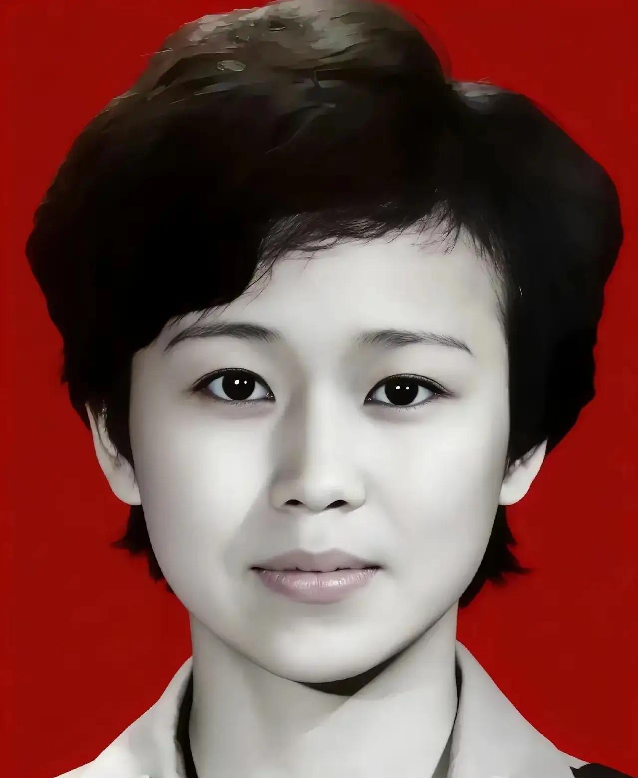 钟惠玲，女，汉族icon，1965年11月生，云南大理人，1983年入伍，中共党