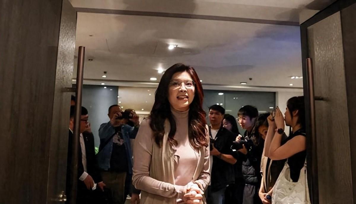 话说回来，谁能想到，就在岛内某人天天扯着嗓子喊“备战”的时候，一招四两拨千斤的破