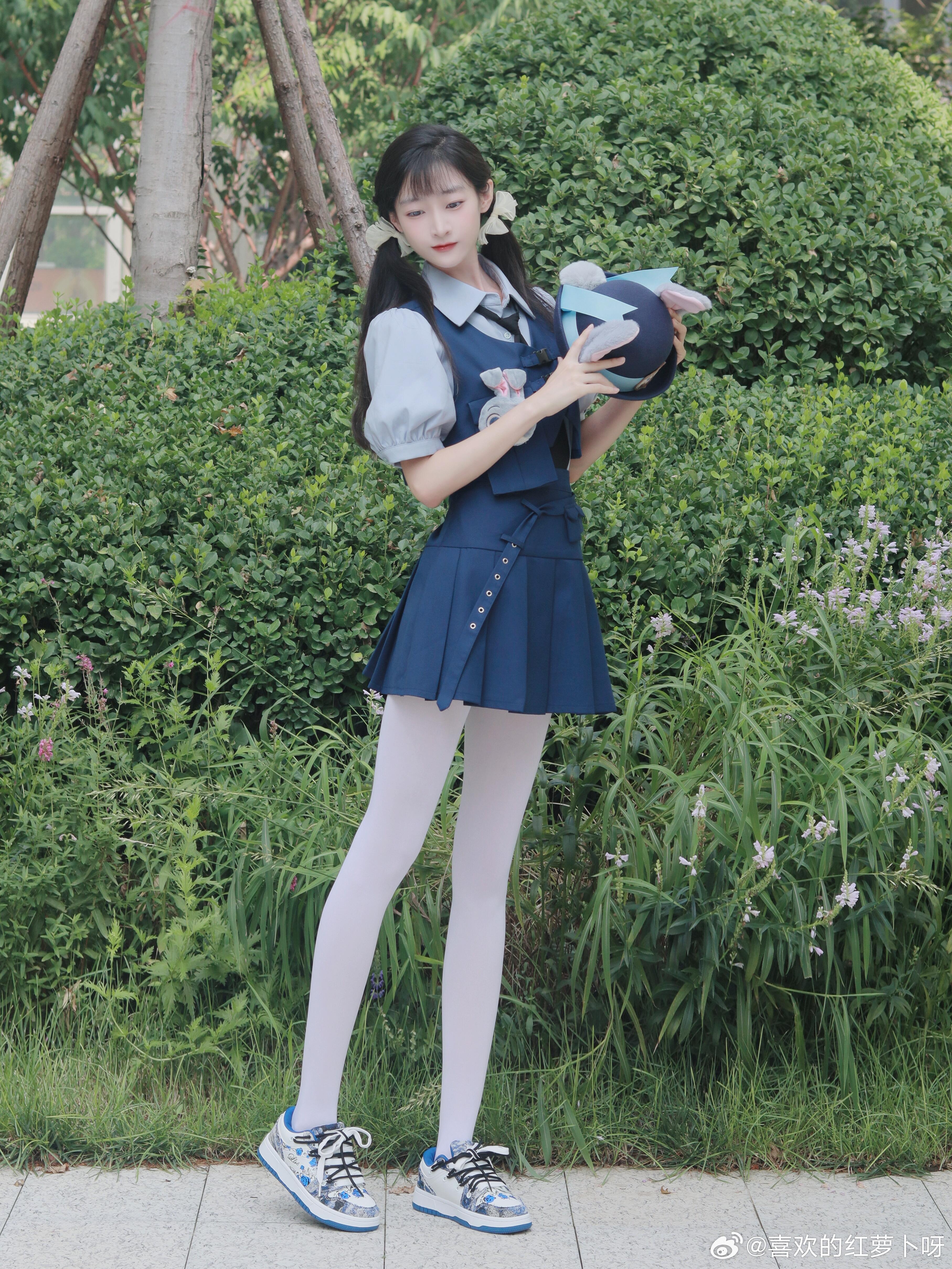双马尾与奶白丝袜的双重可爱~​​​