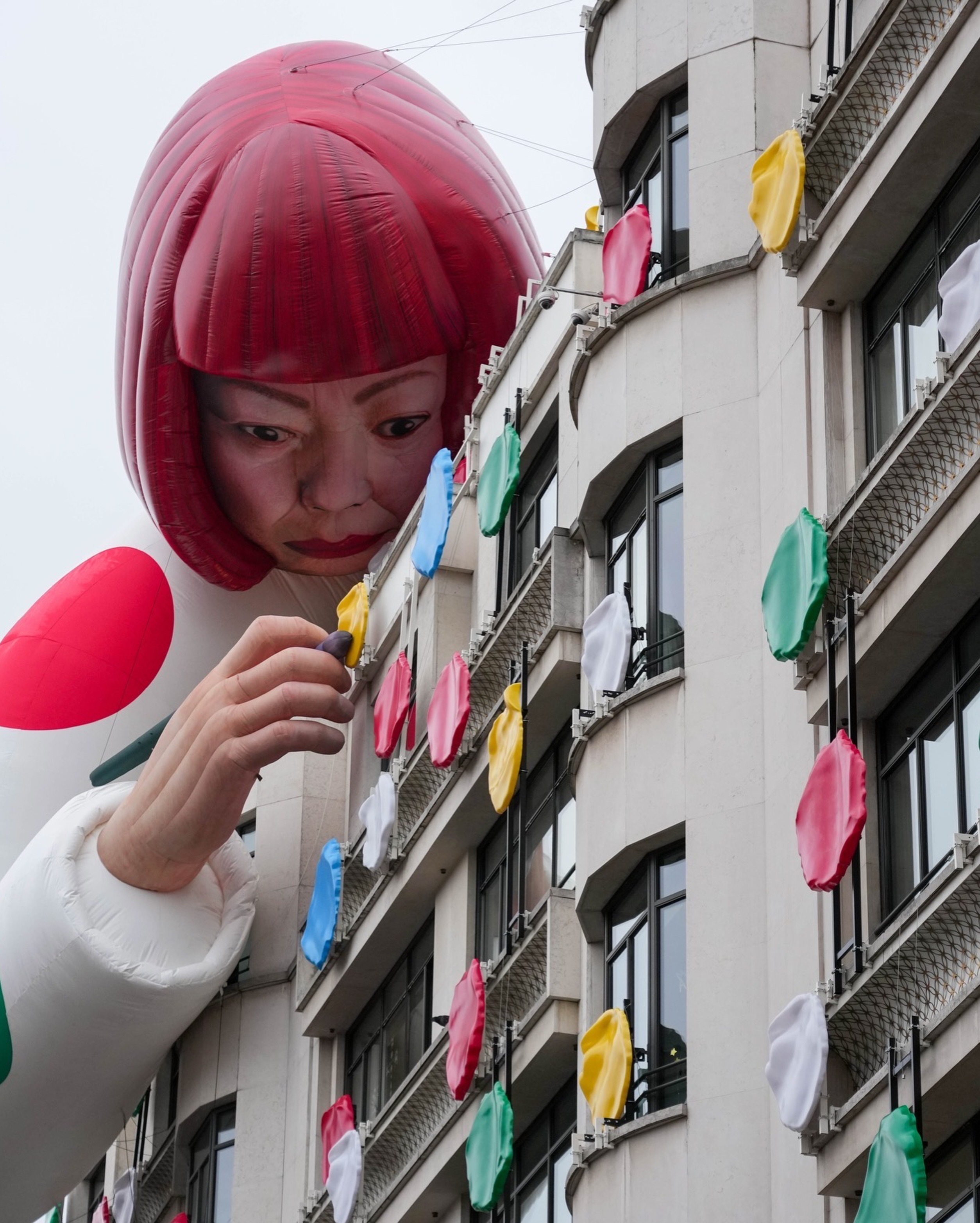 草间弥生去世跨越艺术、时尚、商业与流行文化的文化Icon，“圆点女王”草间弥生