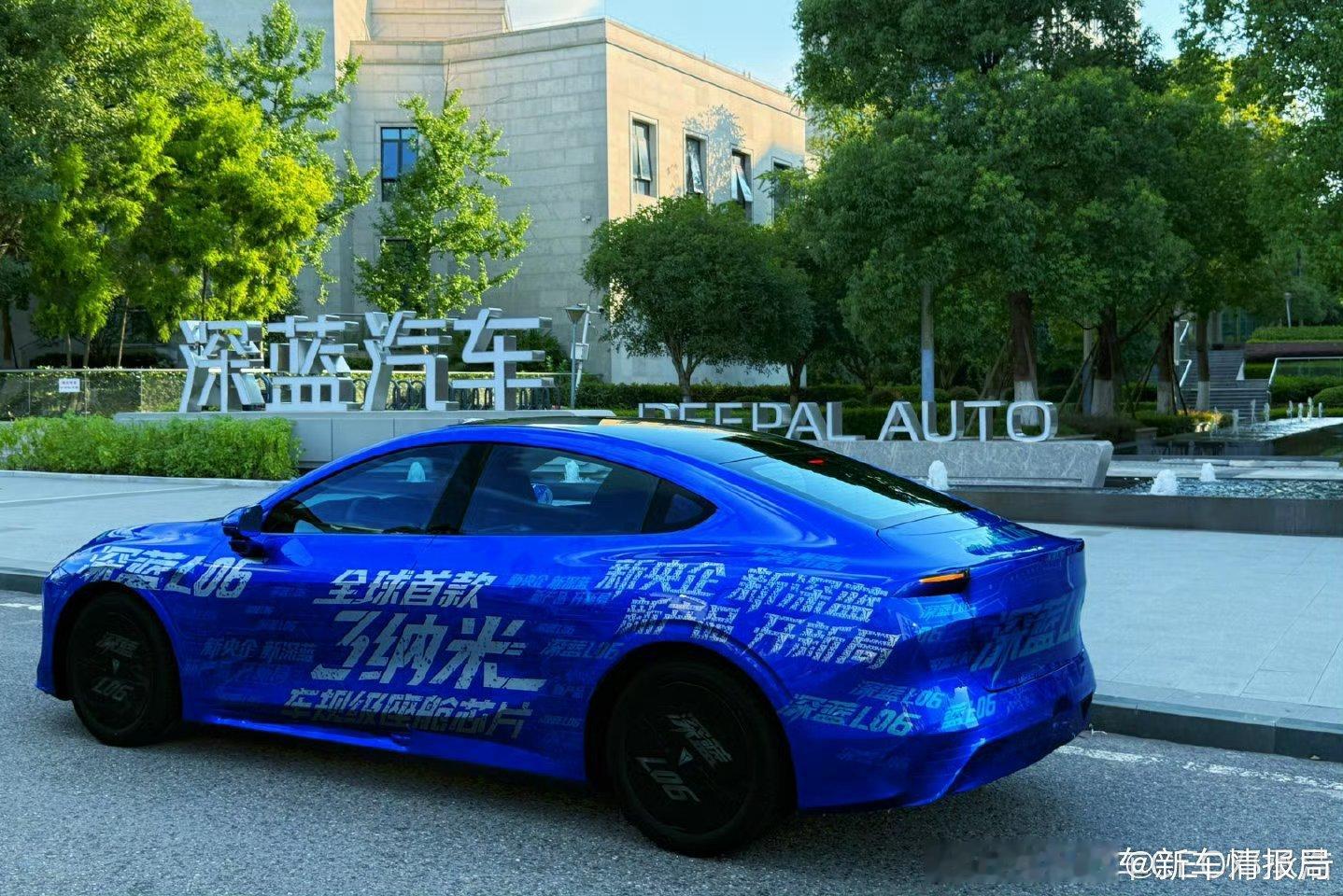邓承浩开深蓝L06参会新车情报局在中国长安汽车集团有限公司正式成立后首场媒体沟通