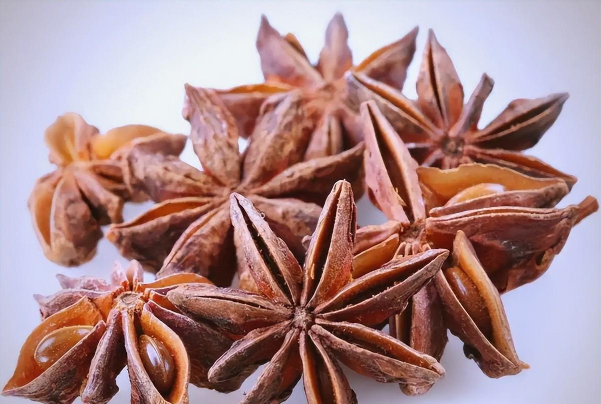 58岁同事加班时心梗猝死，解剖台背后的真相竟藏在他家那瓶“特价酱油”里！54