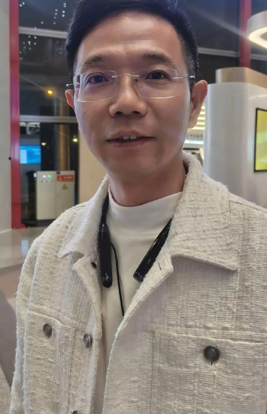 真的是太荒唐了，415感觉演了一场戏，只有李老师他们是真实的。有主播从李老师的