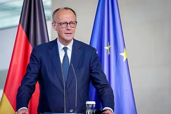 【德总理突然翻脸：50%关税+叫停访华，中欧贸易战一触即发？】德国新总理默茨突然