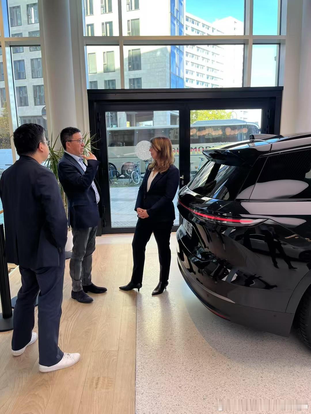 蔚来欧洲德国国际汽车企业联合会（VDIK）主席Labbe专程来访蔚来，参观