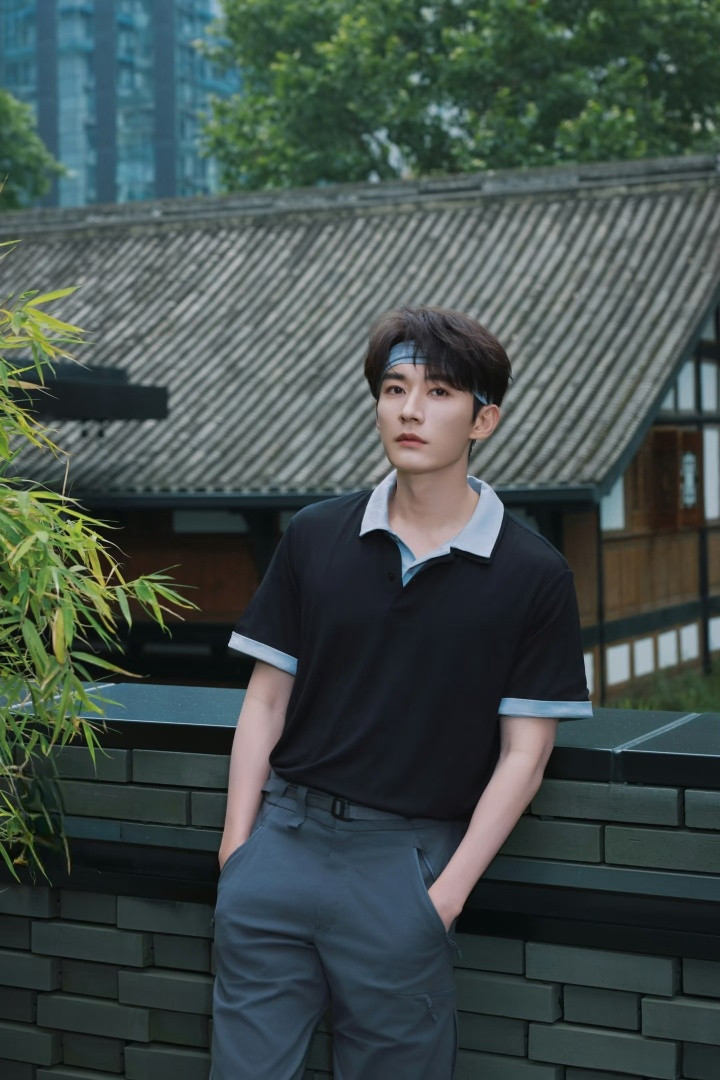 网友票选出最适合发带的男明星：TOP9周柯宇TOP8于适TOP7张凌赫TO