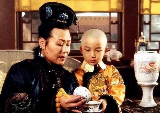 1687年,孝庄安心的闭上了眼睛,她最喜欢的孙子康熙,立即下令:拆掉太皇太后最中