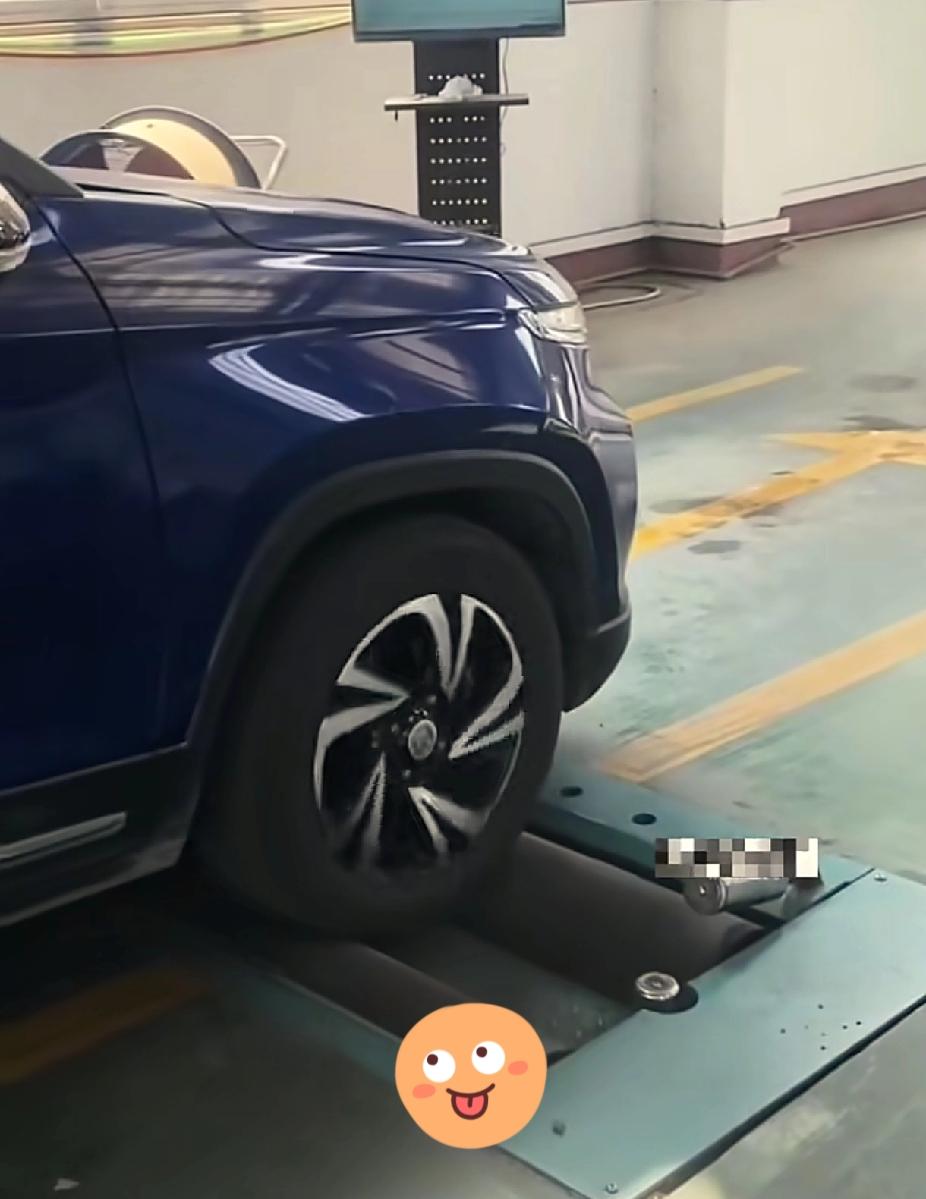 汽车年检不就是查车况嘛！保障广大人民群众的生命的安全。其中看看刹车、灯光、尾气这