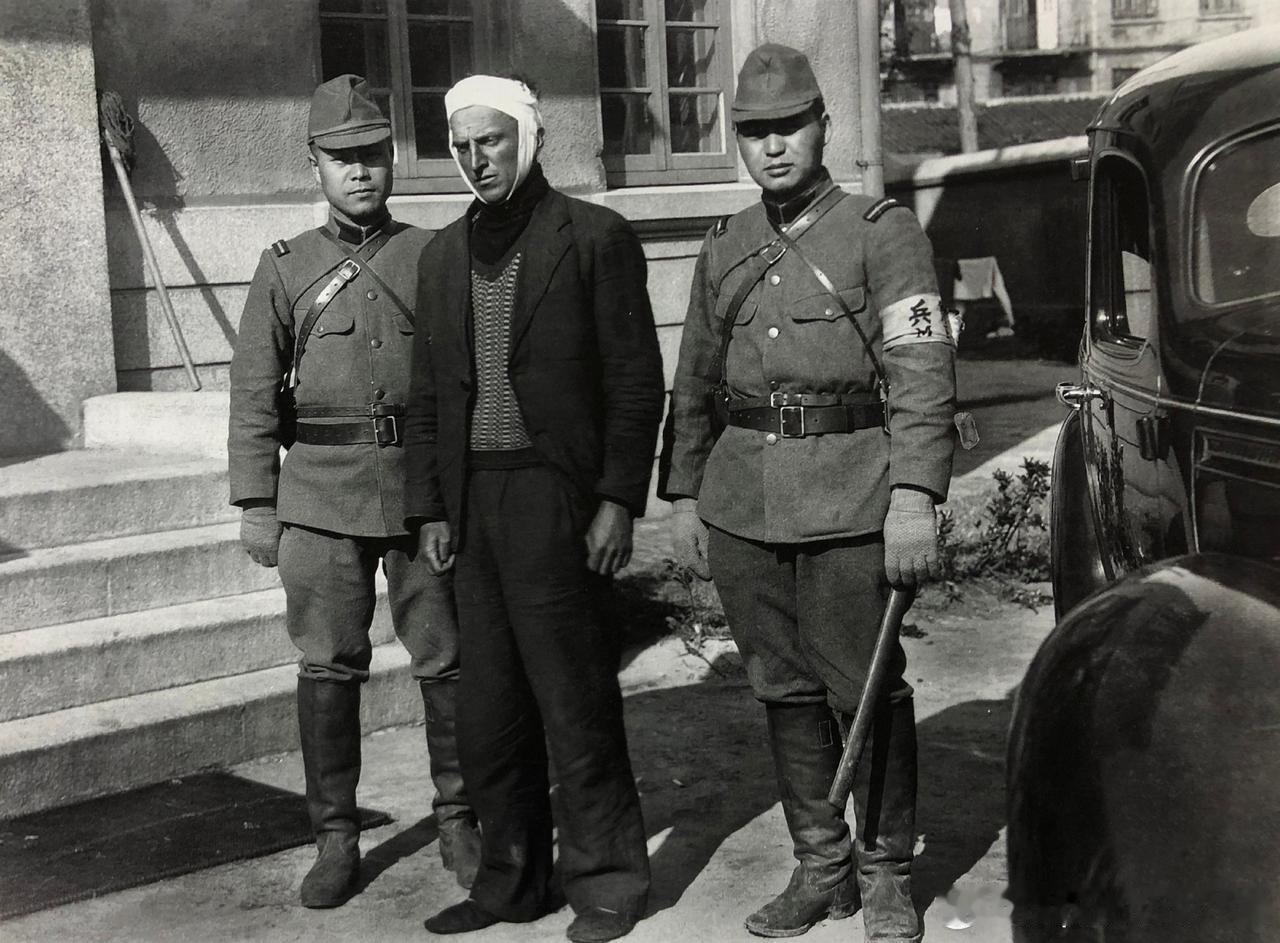 抗战时期被日军俘虏的苏联援华志愿航空队人员前两张图是抗战时期日军俘虏的苏联援华