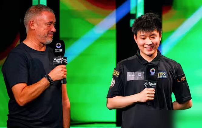 亨得利喜欢赵心童眼神可见，因为赵心童天赋异禀，进攻果敢，远台凶猛，只要有机会进攻