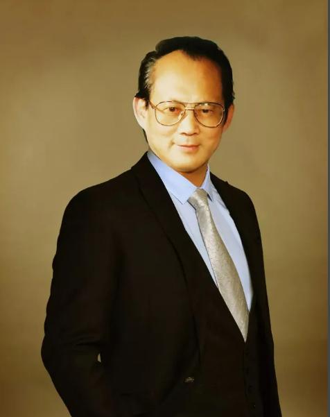 “美国条件更好，带着你的孩子移民美国吧！”这是我国医学专家吴天一前往美国与家人