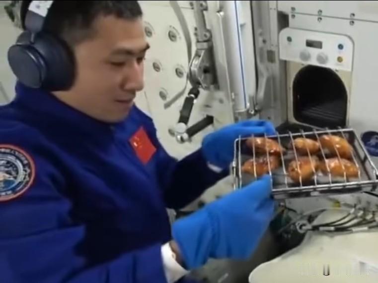 NASA新局长被问懵圈，中国能在空间站烧烤，为什么美国不行？！“如果中国能在