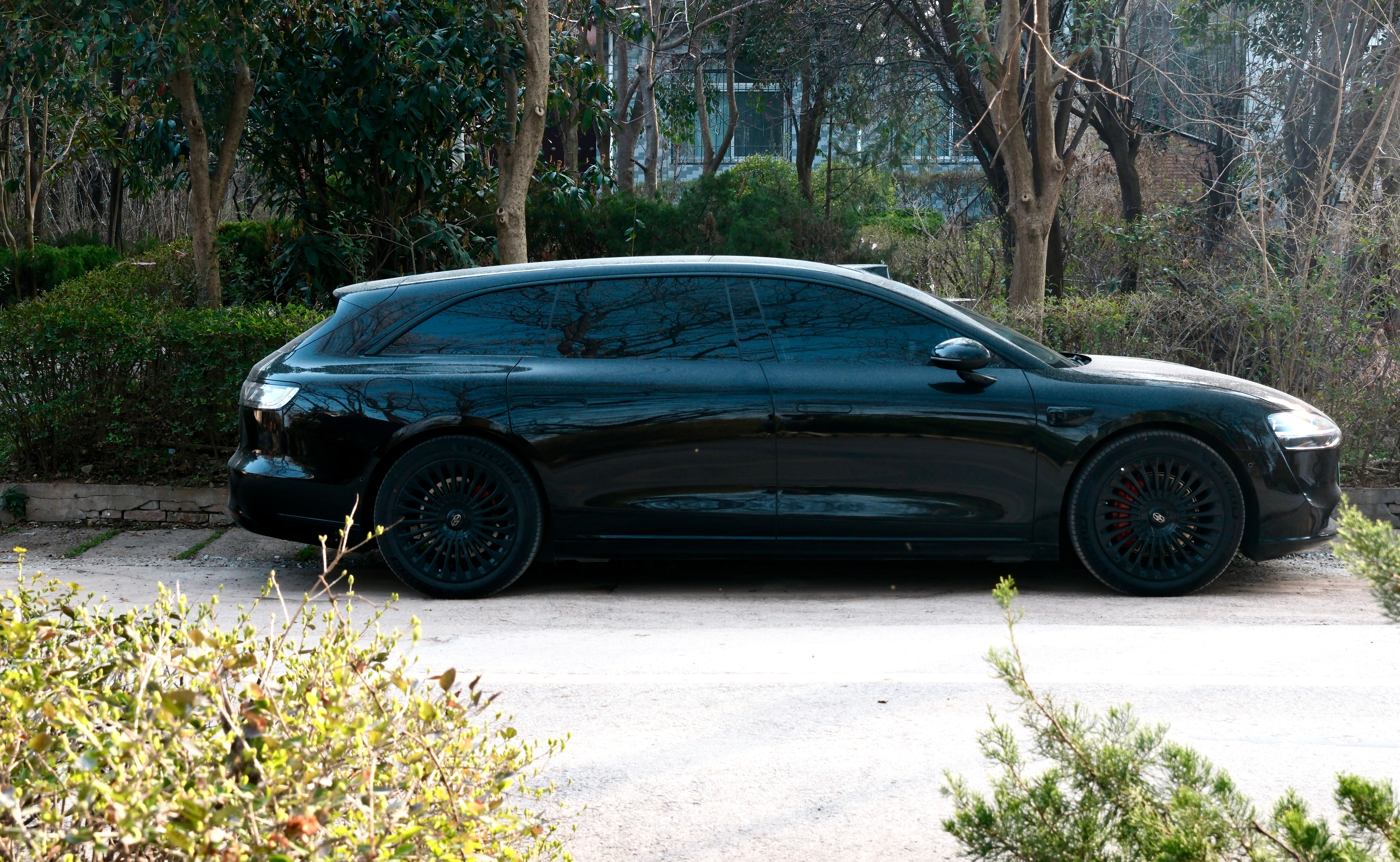 旅行车还是得长，享界S9T长度足够，目前看起来还是50万以内最好看的