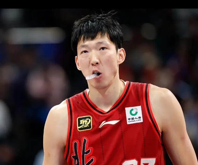 胡金秋生涯拿了7708分，那么周琦生涯得了多少分？你觉得谁更胜一筹胡金秋，身高