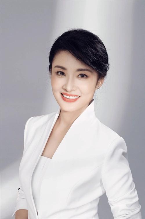 真的太佩服周涛了！当年在央视，她是正处级干部，有正式编制，工作稳定、地位体面