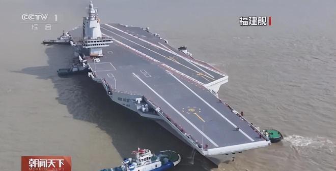 8万吨巨舰做最后准备，福建舰即将要服役，美媒酸了：窃取福特舰核心技术自完成第8